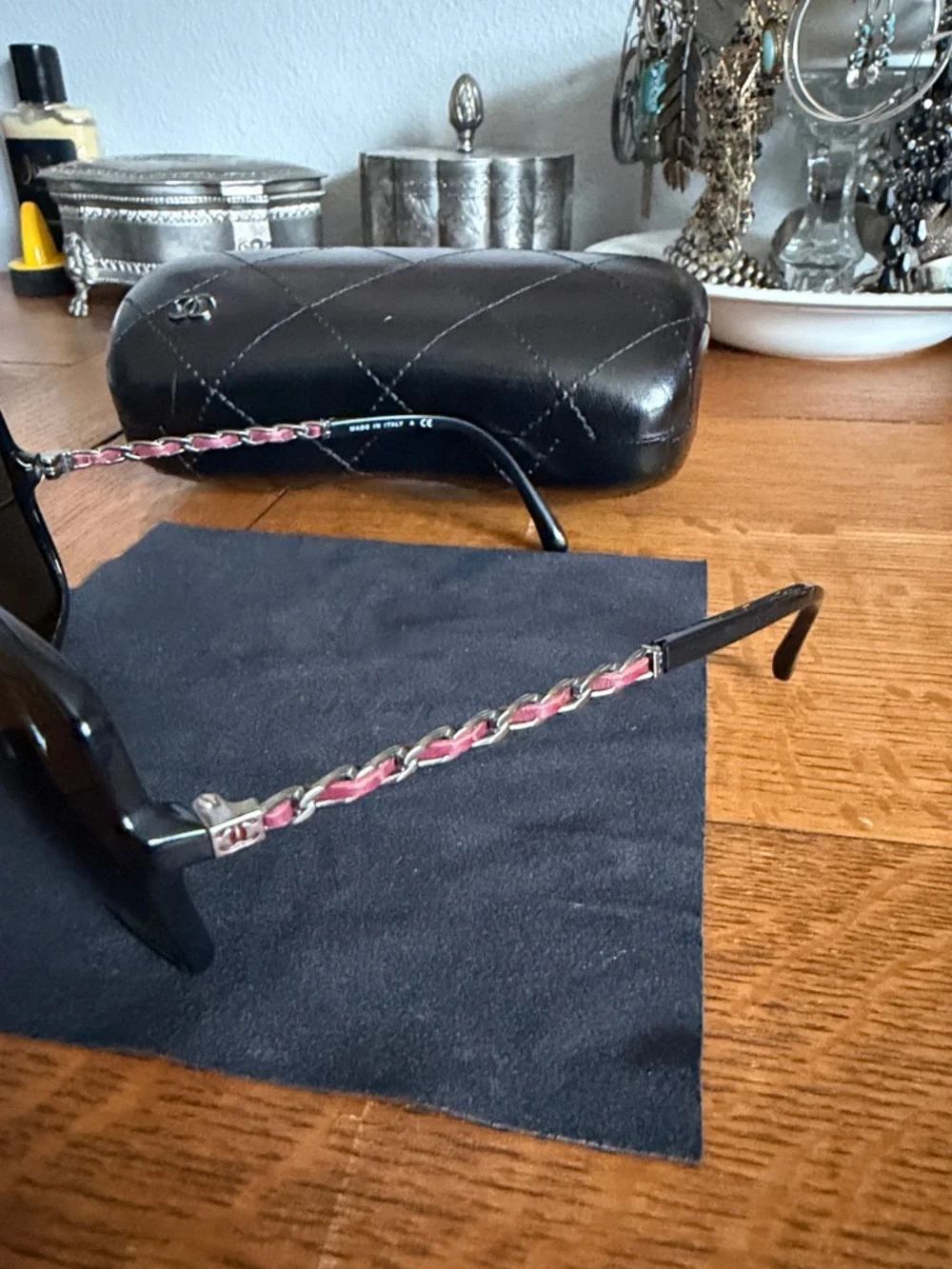 CHANEL Sunglasses with Case - Picture 3 of 16